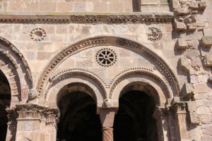 arcata esterne chiesa antioco ozieri