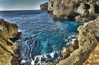 image of sea and caves grotta di nettuno Alghero Italy sardinia in an articole about travel tips what to visit 