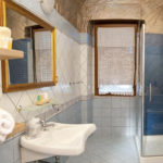 Domus de janas b&b bathroom