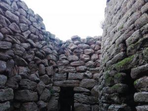 immagine-suggestiva-nuraghe-arrubiu-orroli-sandalia-racconta