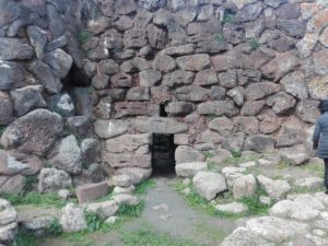 nuraghe-arrubiu-orroli-aperture-sandalia-racconta-blog